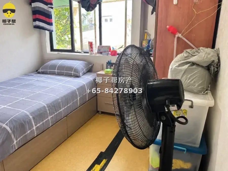 Clementi West Coast HDB partitioned room. Utilities included 1