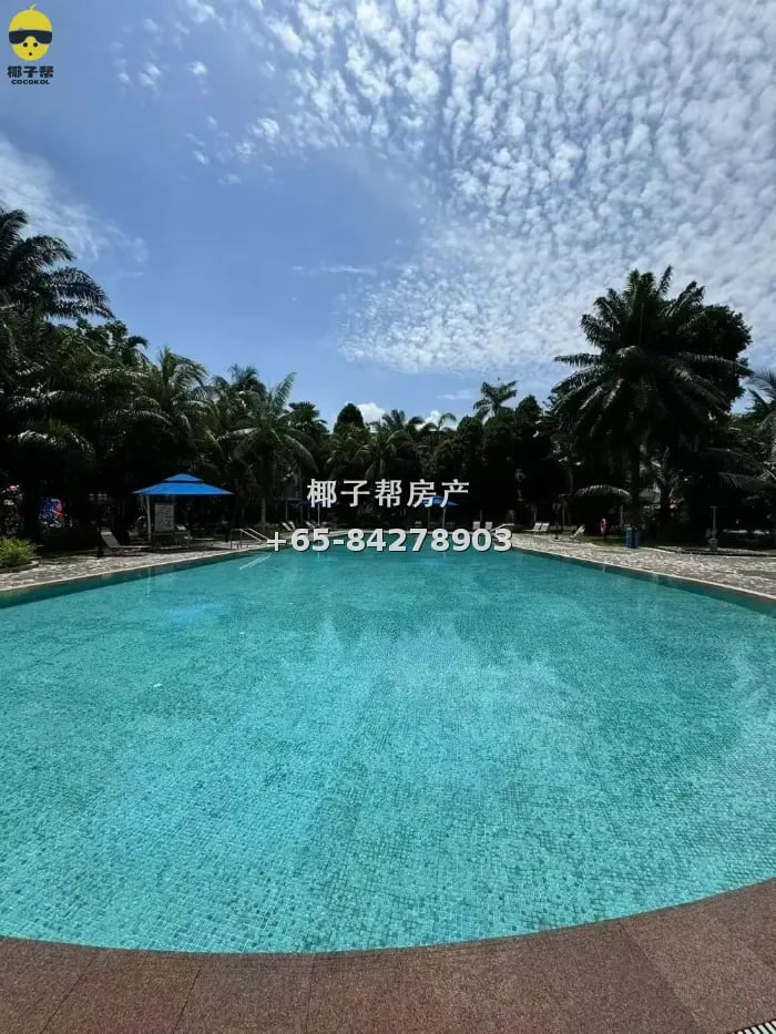2-minute walk from Siglap MRT Station. Apartment common room 1