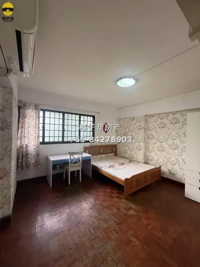 Common room in HDB flat next to Outram Park MRT Station. Uti 1