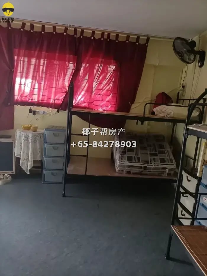 Yishun living room lower bunk, monthly rent water/electricit 1