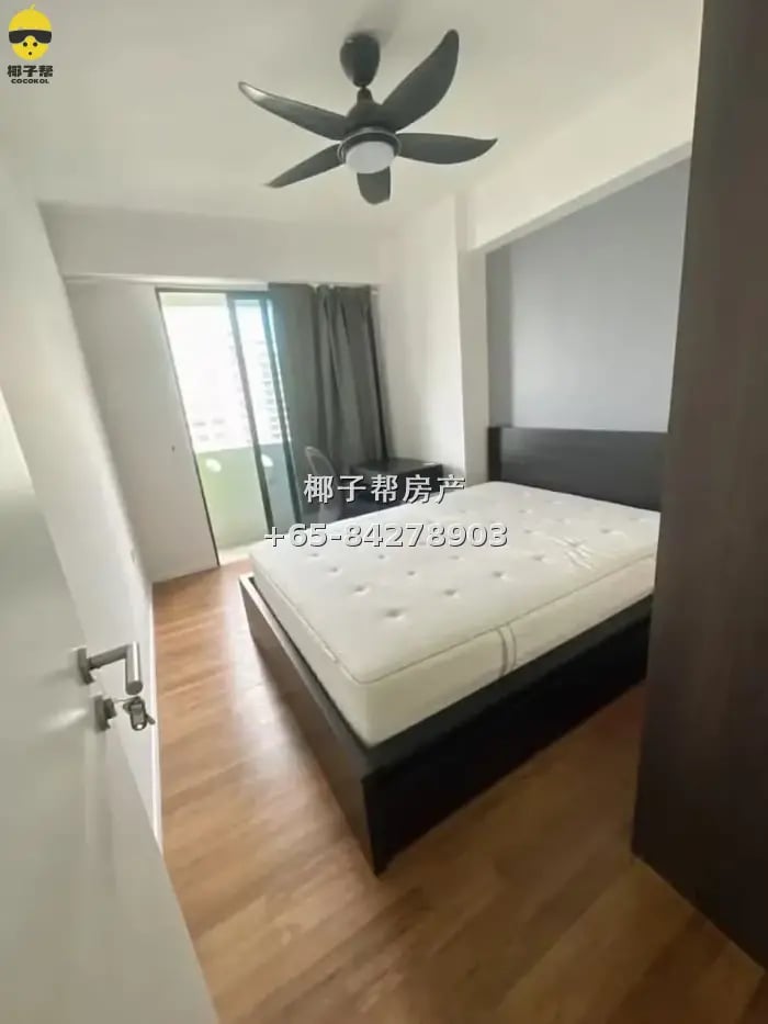 Common room 3-minute walk from Punggol MRT. High floor, vent 1