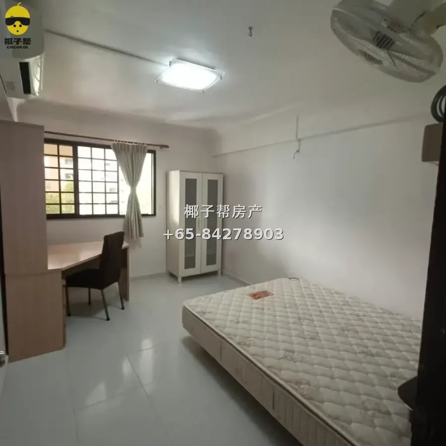 Common room beside Bedok MRT Station, 6-minute walk, utiliti 1