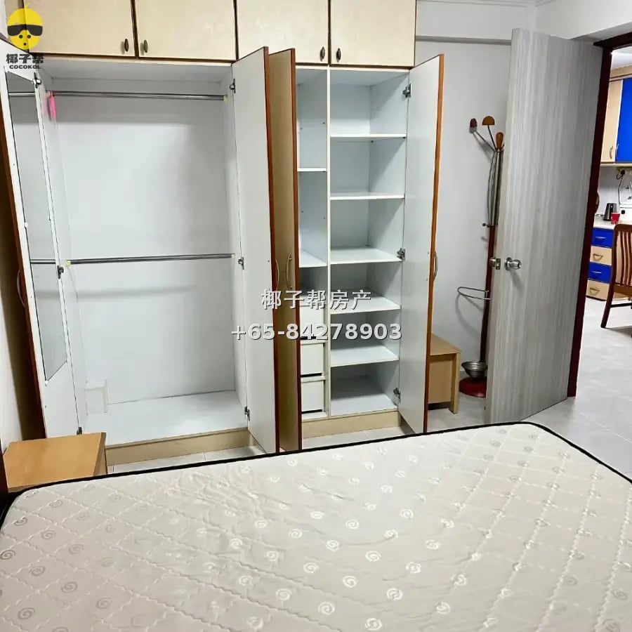 Toa Payoh common room near MRT, bus stop downstairs, water/e 4