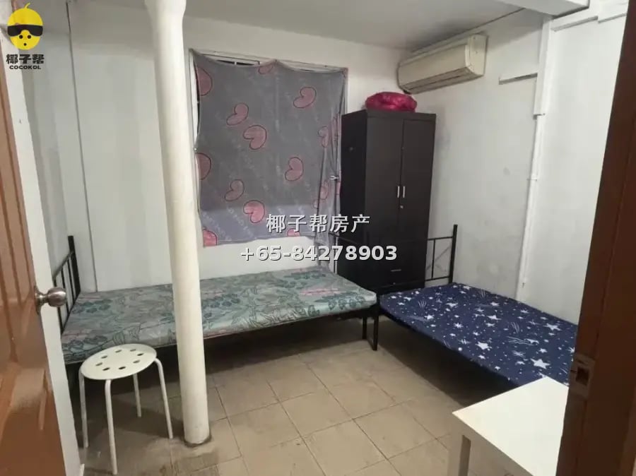 Common room near Queenstown MRT station. Couples welcome, ad 1