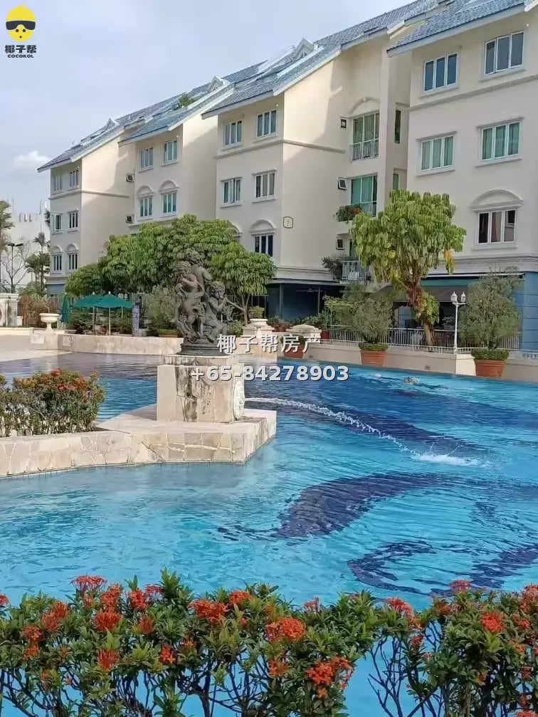 Shared room in duplex apartment near Chong Pang City, Yishun 1