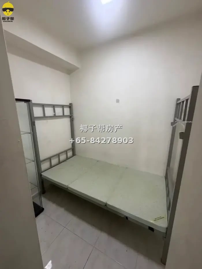 Small room beside Boon Lay MRT Station, cooking allowed, few 1